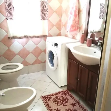 Casa Ilenia شقة سان تيودورو